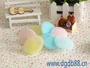 硅膠洗臉?biāo)?/></p><p style=